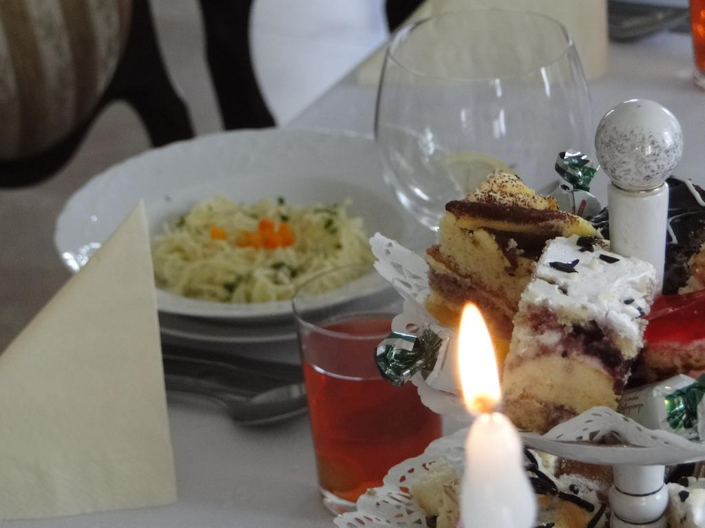 أوغرودجينيتس Pokoje Goscinne W Ratuszu المظهر الخارجي الصورة